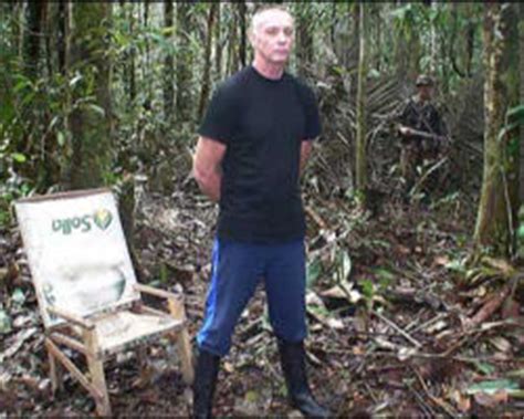 Las imagenes muestran a una supuesta ingrid bentancourt violada por varios hombres que tienen su cara tapada. Commando Raid Frees Betancourt and U.S. hostages ...