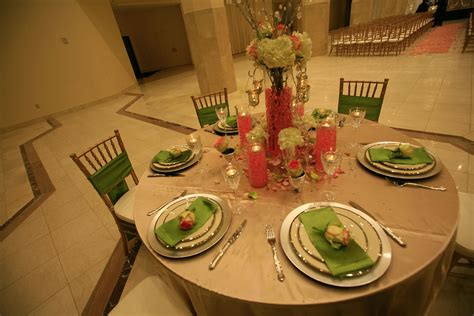 Our collection of white dining tables and black dining tables make for an artful arrangement. Reception - dinner table set up | Dinner table setting ...