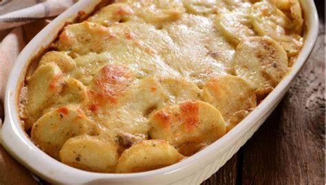 Ingredienti per circa 4 persone Ricetta Patate e funghi al forno - Le Ricette di Buonissimo