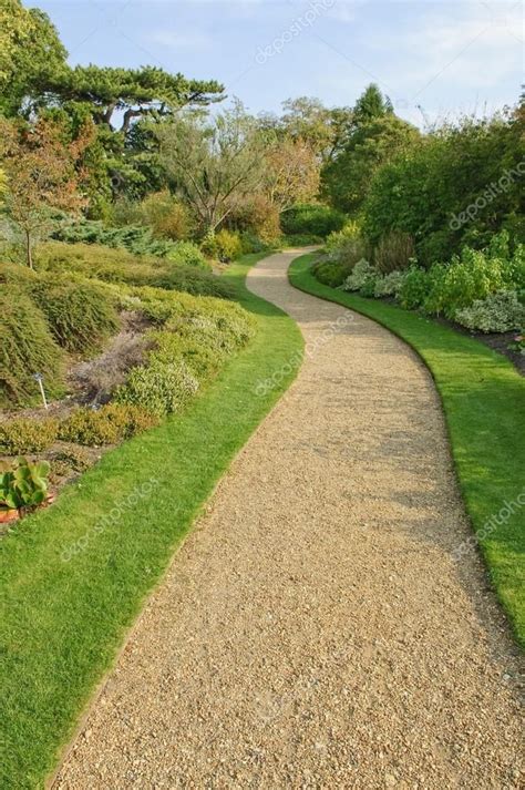 Download Gravel Path In English Park — Stock Image Gravel Path