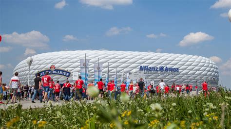 The allianz arena replaced munich's old olympiastadion. Änderungen in der Allianz Arena zur Saison 2019/20 ...