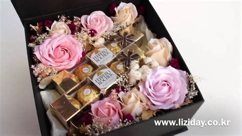 Flower Gift Box with Ferrero Rocher Chocolate 초콜릿 플라워박스 선물 꽃 초콜릿 꽃 발렌타인 데이 상자