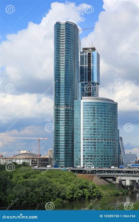 Costruzione Del Grattacielo Fotografia Stock Immagine Di Cielo Città