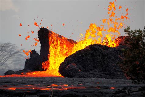 Así Desemboca La Lava Del Volcán Kilauea En El Mar