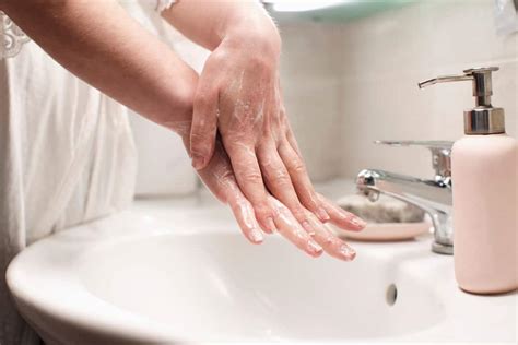 Cuci Tangan Dengan Sabun Antiseptik Bisa Bunuh Kuman Hello Sehat