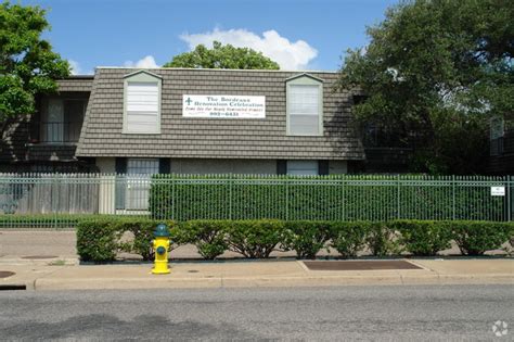 Two bedroom apartment for starting at $635 a month. Bordeaux Apartments Apartments - Corpus Christi, TX ...