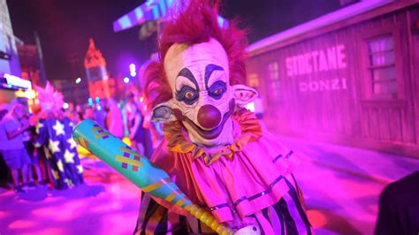 Universal Studios Halloween Horror Nights Child's Play - Killer Klowns from Outer Space Invades Halloween Horror Nights