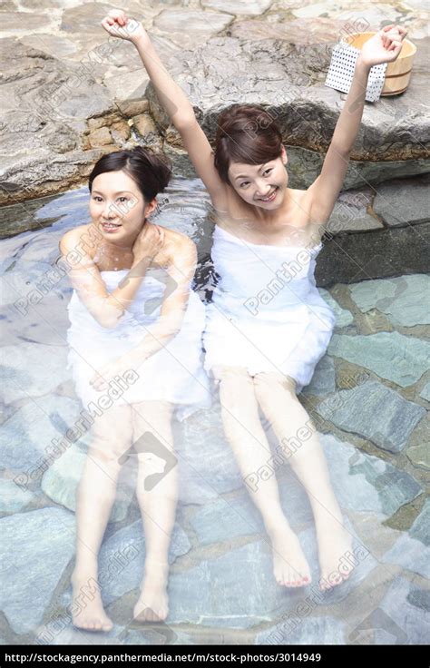 Japanische Frauen In Einem Open Air Bad Stockfoto