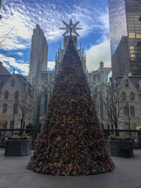 One Of The Prettiest Christmas Trees In The City Rnyc
