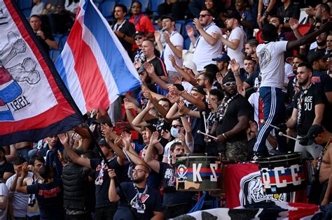 Psg Supporters Criticized For Not Adhering To Mask And Social