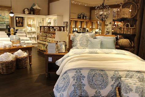 Pottery barn is founded on the idea that home furnishings should be exceptional in comfort, style and quality. pottery barn store - Google Search | Visual Merchandising ...