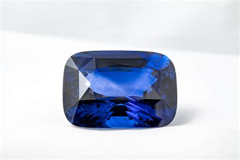 The Full Story Of Our Newly Acquired Giant Sapphire The Siren Of The
