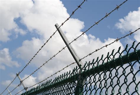 Barbed Wire - Buy Barbed Wire, Galvanized Barbed Wire, stainless steel ...