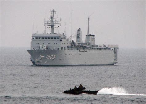 The two vessels, kd mahawangsa and kd sri indera sakti, accompanied by escort kd musytari, are ferrying 796 tents, 10 malaysian red crescent society (mrcs) vehicles, 832 tons of food and drinks. Rentaka - Rentaka Defence Portal
