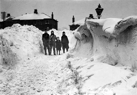 Old Photos Show Heavy Snow In Bolton In Winter Of 1940 Rcoldschoolcool
