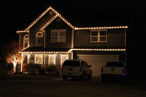 20 Classy Christmas Lights On House