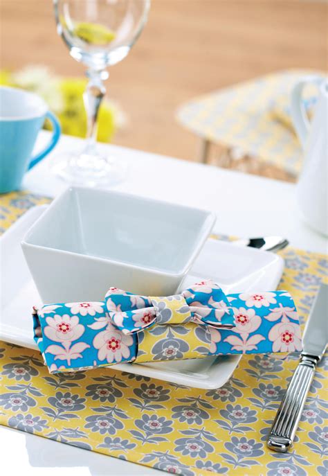 While a napkin can be folded with the crease towards or away from the plate, each napkin at the table should be consistent. Flower Placement and Napkins Table Set - Free sewing ...