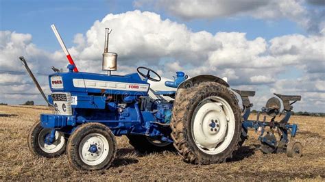 Old Ford 4000 Tractor Ploughing Editorial Stock Image - Image of collector, machinery: 100868759