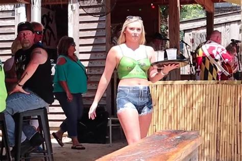 Waitress Pranked Customers While Wearing Nothing But A Thong And Body Paint