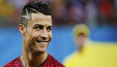Berdasarkan penelusuran langsung!ternyata harga potong rambut pemain bintang sepak bola real madrid ini cristiano ronaldo seharga.tonton sampai. Gaya Potong Rambut Cristiano Ronaldo