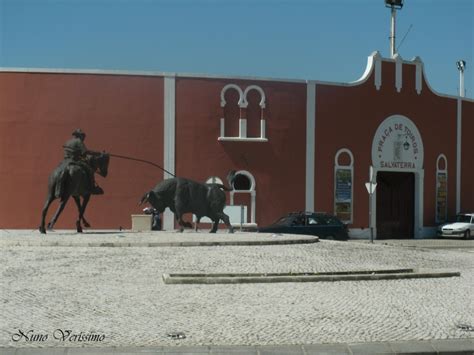 É um dos monumentos mais emblemáticos de salvaterra de magos, localizado junto de uma das principais vias de comunicação de salvaterra de magos: Ecos de Salvaterra: Salvaterra de Magos: Festival Taurino ...
