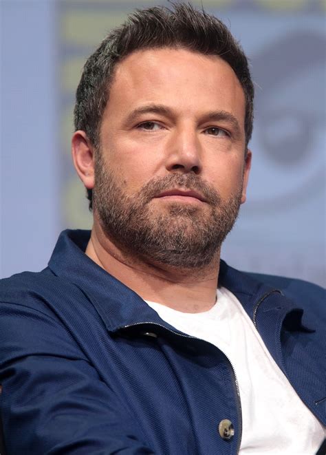 Image may contain accessories tie accessory human person clothing suit overcoat apparel coat and ben affleck by kevin winter/getty images. Ben Affleck - Wikipédia, a enciclopédia livre