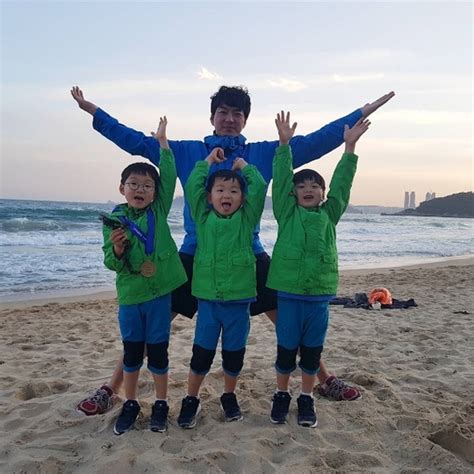 독도는 동해(일본해가 아님)에 위치하고 있습니다.** 송일국, 폭풍성장 삼둥이 근황 깜짝공개 "대한민국만세 ...