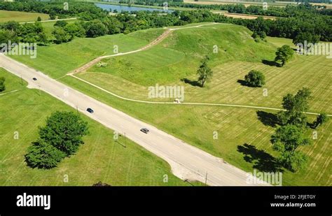 Cahokia Mound Stock Videos And Footage Hd And 4k Video Clips Alamy
