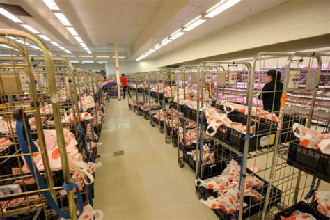 Lockdown in maharashtra extended till may 31. Coles packs 1k boxes for Vic lockdown residents - Food ...