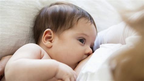 10 چیزی که باید در مورد شیر مادر بدانید یک زن