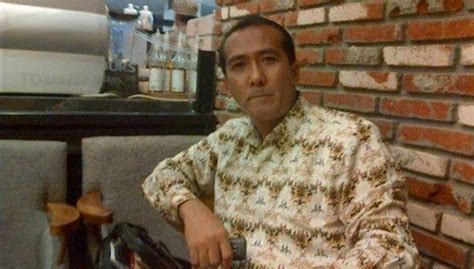 Harun masiku sudah berada dipinggir lapangan, bersiap memasuki lapangan pertandingan sebagai supersub yang akan menguasai. DPO Kasus Suap PAW, Foto Harun Masiku Dipajang di Situs ...