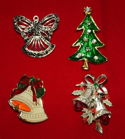 Vintage Christmas Holiday Brooches Four Pins By Ilovevintagestuff
