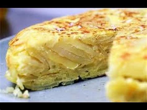 Y es que una tortilla de patata sin cebolla es como un jardín sin flores. TORTILLA DE PATATAS AL HORNO - RECETAS FACILES - YouTube