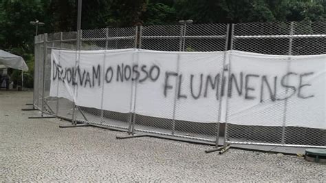 Torcida Organiza Protesto Contra Venda De Luiz Henrique Flunomeno