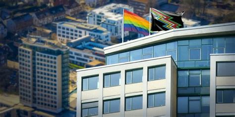 L Nen Zeigt Flagge F R Homosexuelle Transgender Und Behinderte Feste Termine Im Jahr
