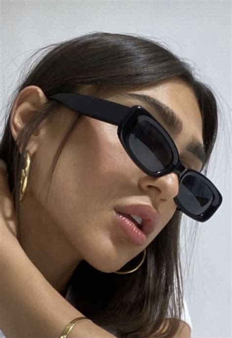 Aesthetic Girl Sunglass Photoshoot Girl With Sunglasses Stylish Glasses