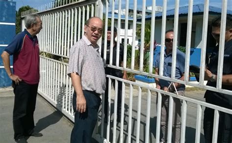 Malezya anayasası için önerilen 2019 değişikliği. Volunteers arrested for distributing pamphlets at Tuaran ...