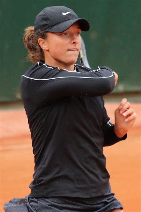 Iga swiatek is a professional polish tennis player. Iga Świątek - Wikipedia, la enciclopedia libre