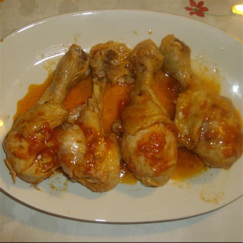 Ungere una teglia da forno che possa andare anche in tavola con poco olio quindi adagiarvi i pezzi di pollo dopo averli leggermente salati. COSCE DI POLLO ALLA CACCIATORA by maringaia on www ...