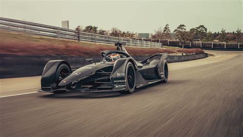 Der mini electric pacesetter inspired by jcw ist das neue safety car der rennserie abb fia formula e world championship und verbindet damit die elektrifizierte zukunft der marke mit der reichen. Formula E Attracts Two More—Porsche And Mercedes Unveil ...