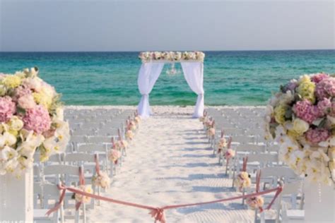 Wedding officate, photographer, wedding coordinator and decor. Tips for Beach Weddings - Sarah Weddings