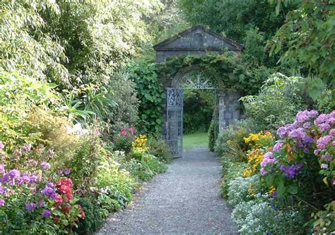 This island is situated in bantry. Garnish Island, Ireland - Walled Garden