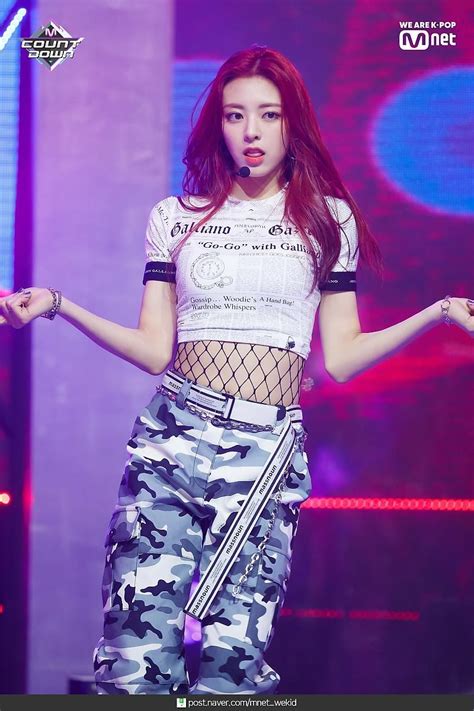 Yuna Pics Crazyinlove On Twitter Itzy Kpop Girls Stage Outfits