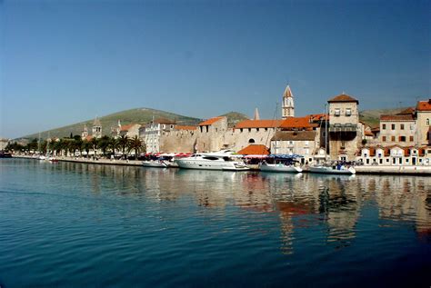 Trogir je jedan od gradova, koje je najbolje posjetiti uz stručno vodstvo turističkog vodiča, van glavne sezone i turističke gužve. Historie tijdens een stedentrip Trogir - Kroatië | Wiki ...