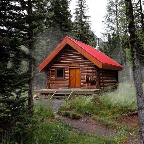 In the winter, when the weather turns cold, there's nothing like curling up inside a log cabin in the middle of nowhere, away from the chaos and worries of everyday life, even if it's just for a couple of days. All I want is a log cabin in the middle of nowhere ...