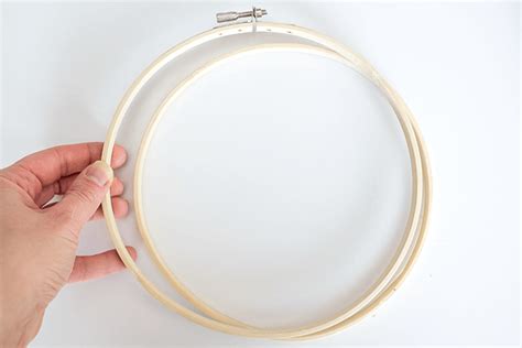 How To Make Embroidery Hoop Art Using Tulle Diy Embroidery Hoop Art