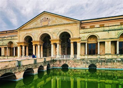 86.981 unabhängige bewertungen von hotels, restaurants und sehenswürdigkeiten sowie authentische. Mantua, Italien - 23. Oktober 2016: Palazzo Te Und Teich ...