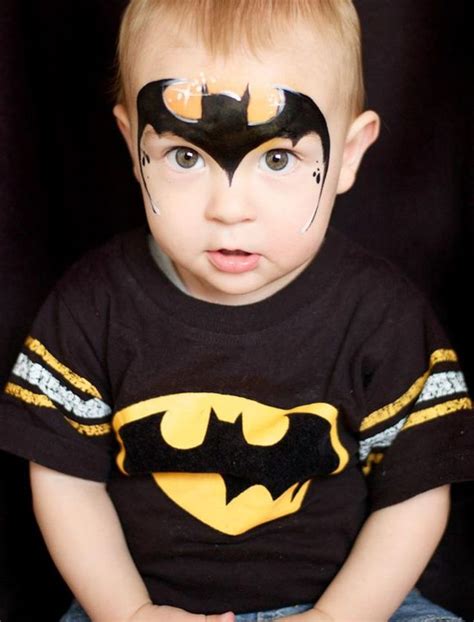 Batman is a superhero who appears in american comic books published by dc comics. maquillage enfant facile halloween-garcon-batman ...
