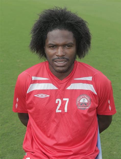 רועי לולו, בעל המספרה המצליחה בכיכר ספר נפרד מהמעריצים ומהלקוחות. משחק ראש: התסרוקות של השחקנים