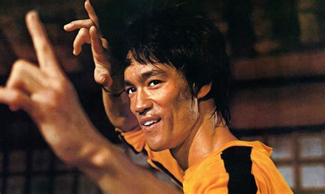 Bruce jun fan lee (lee siu loong) was born in 1940 in san francisco, ca while his parents were on tour with the chinese opera. Bruce Lee, l'icona che ha rivoluzionato il cinema